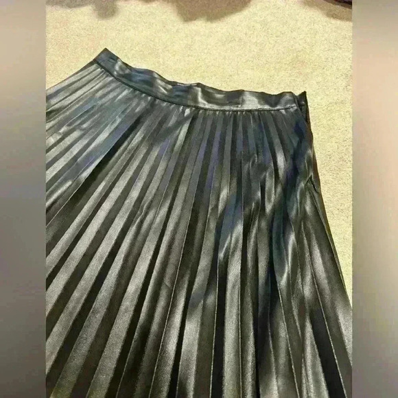 Marc New York, Andrew Mark, Black Pleather Skirt Size Met - Picture 2 of 6